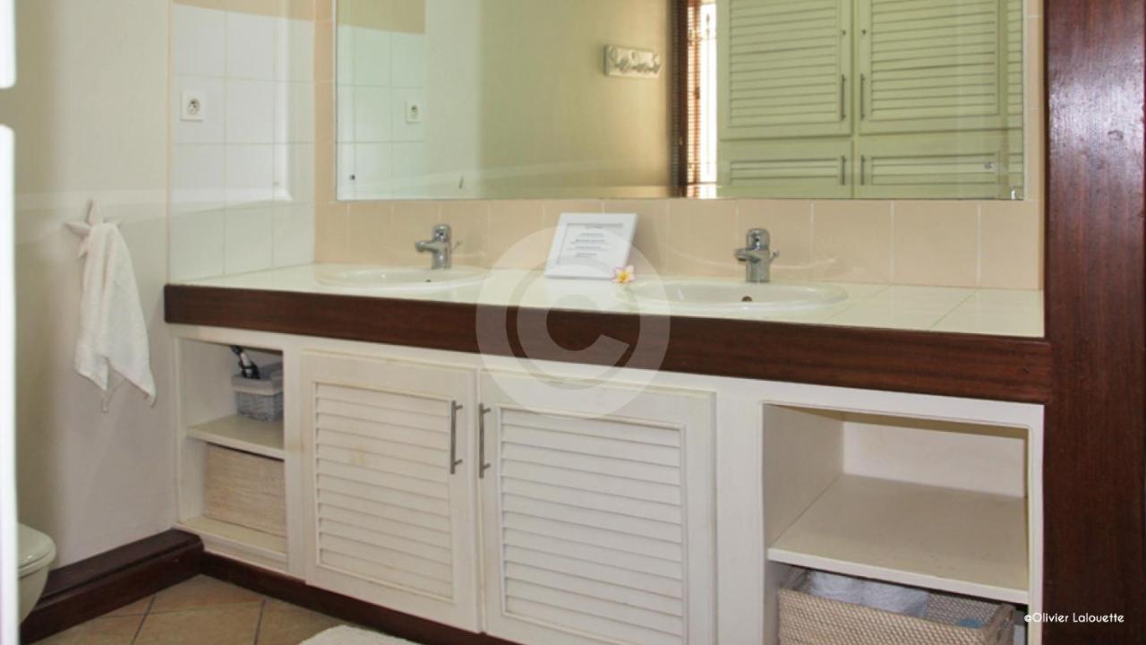 Fantastic Spacious Beachfront Villavacances Гранд-Бэй Экстерьер фото